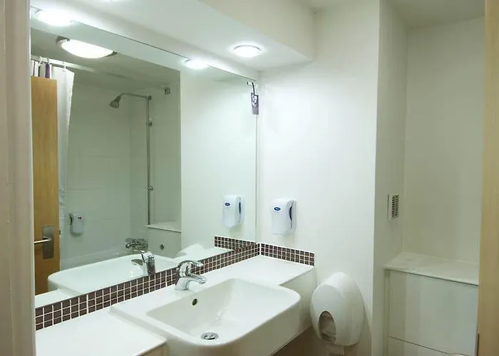 Premier - Blossom St South 酒店 3*